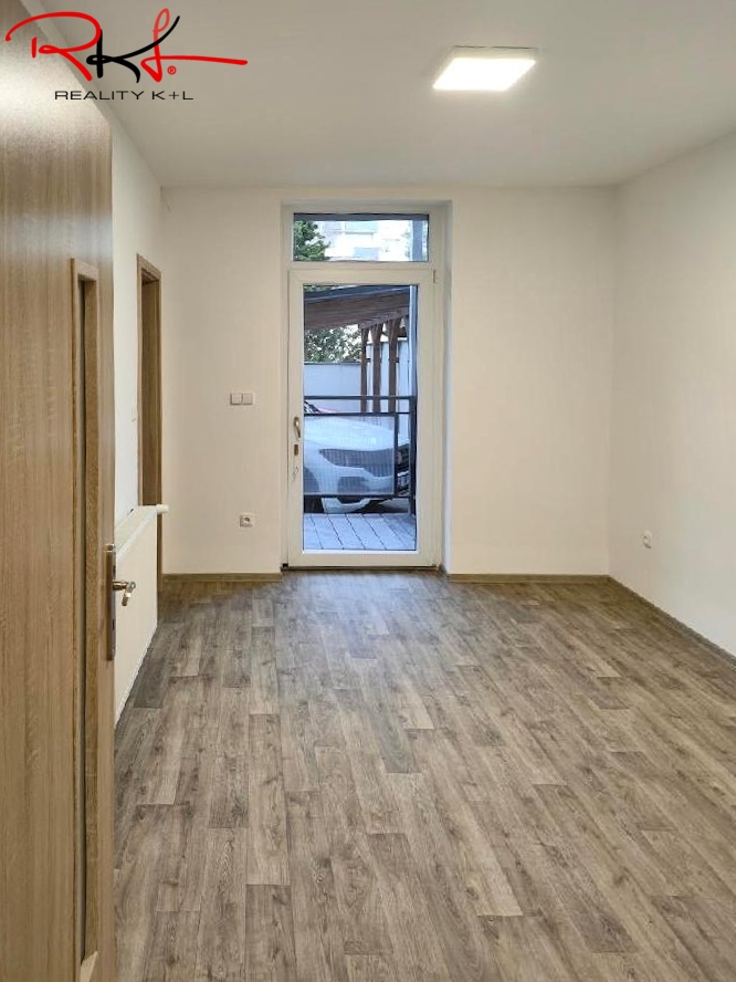 Pronájem komerčních prostor – Mladá Boleslav, Husova - 5