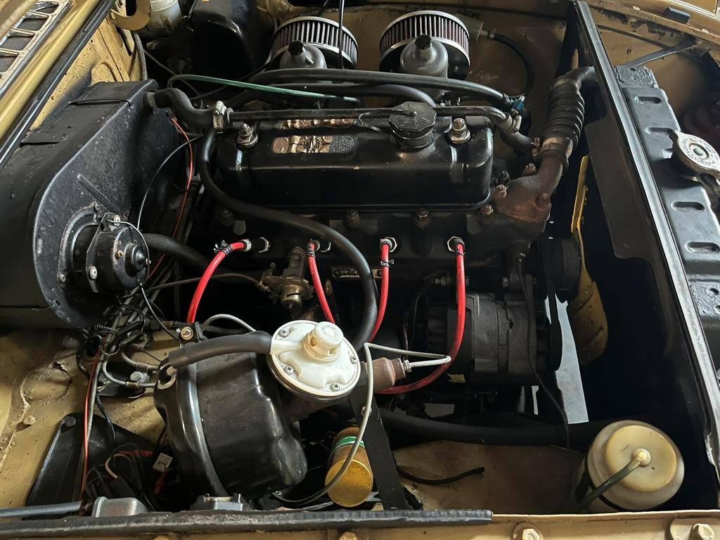 MG B Cabriolet z roku 1972 - 5