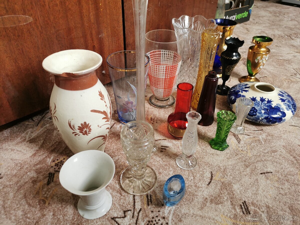 Vázy různého stáří, materiálu a velikosti - 5