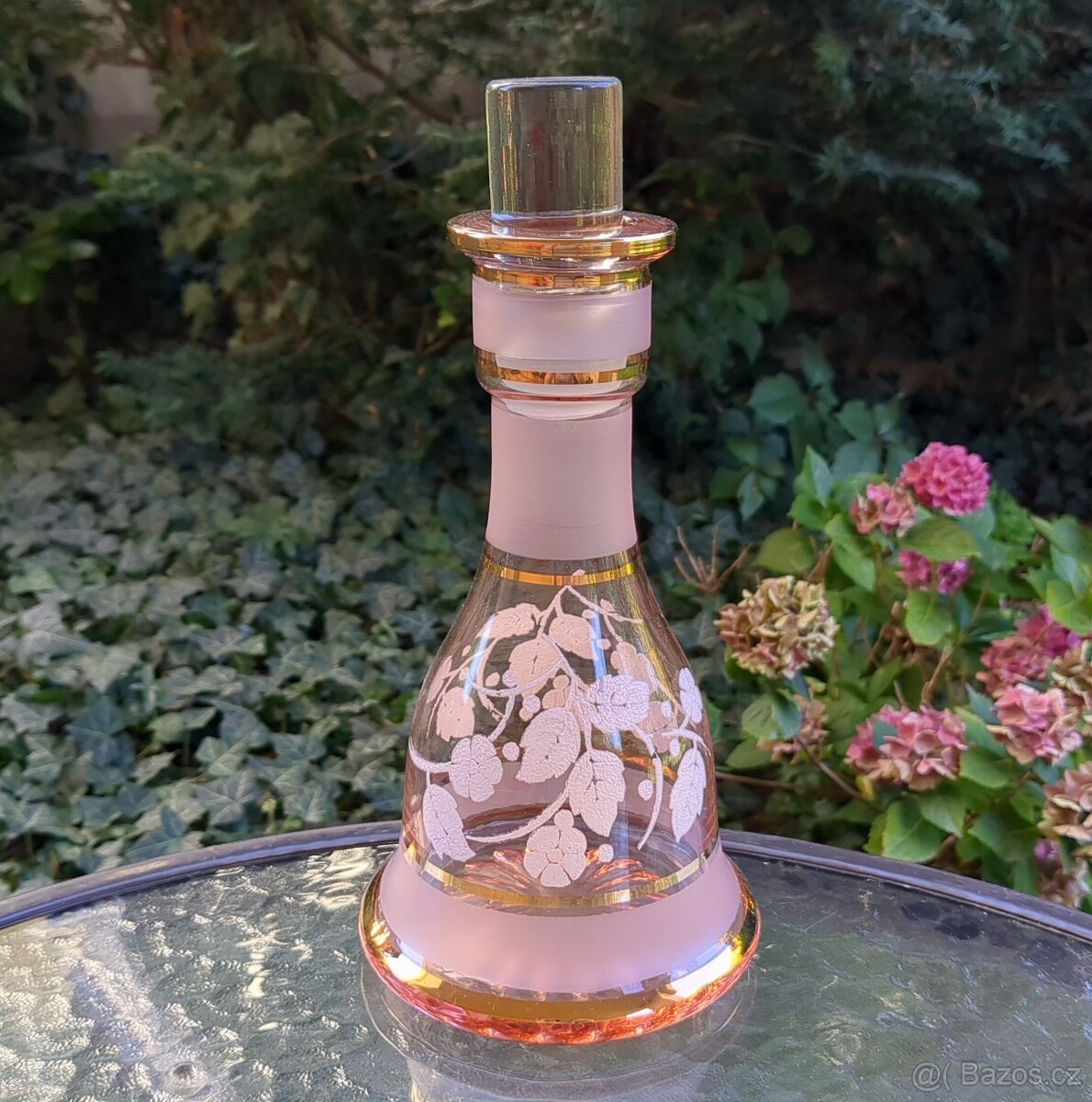 Skleněná růžová karafa se zlacením - 5