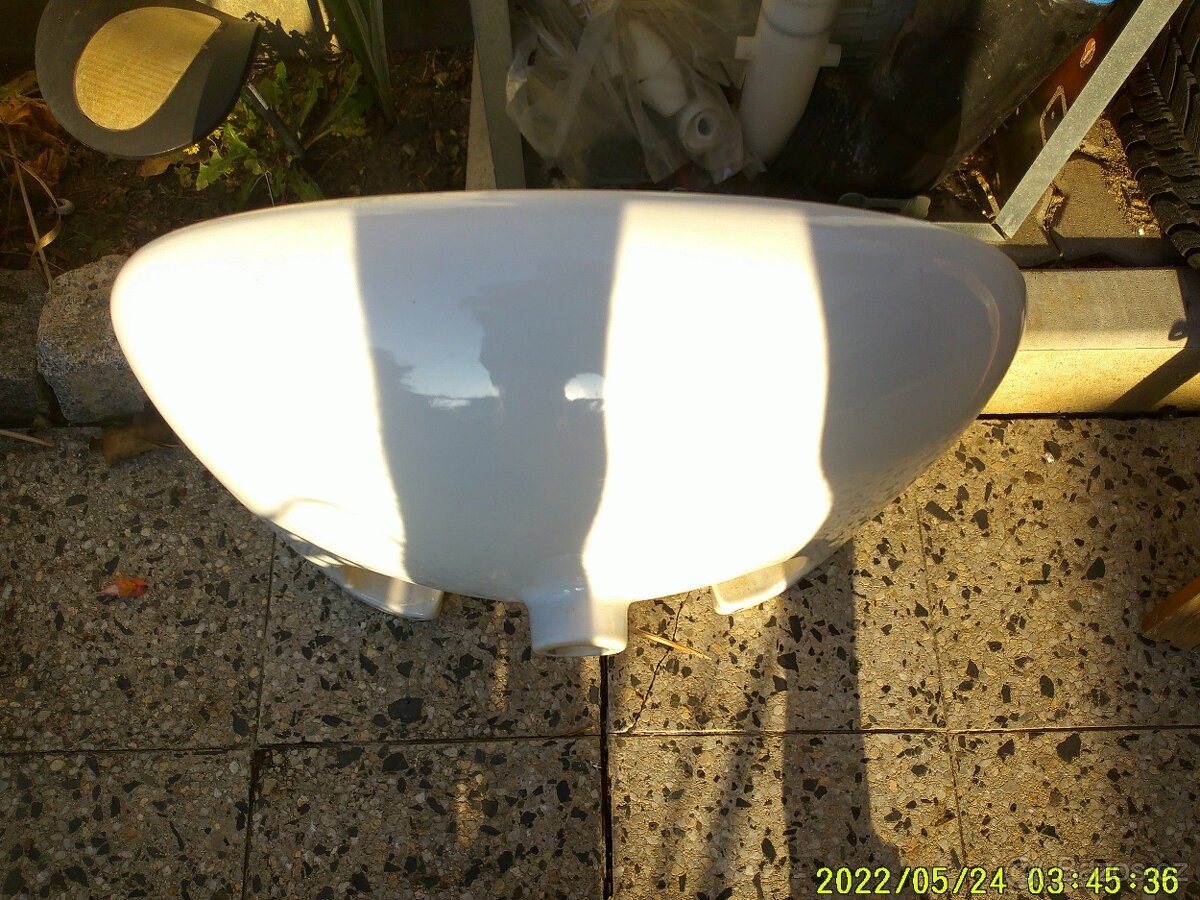 UMYVADLO a skřínka na špinavé prádlo a pod. - 5