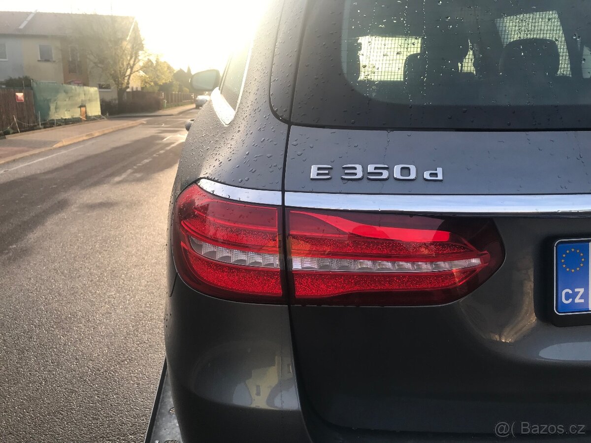 Mercedes E350, pravý přední bltník - 5