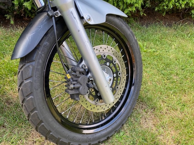 Suzuki XF 650 Freewind