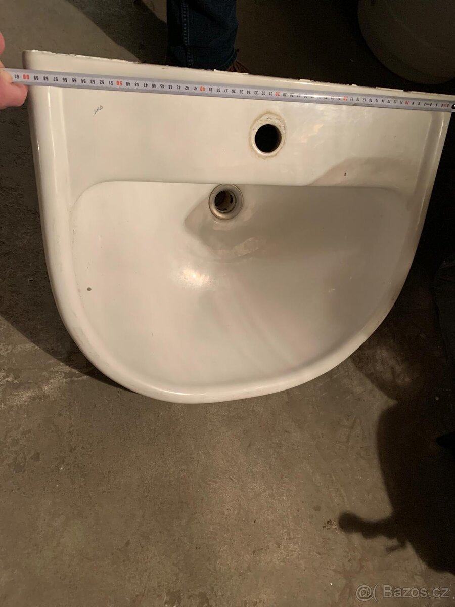 Bílé umyvadlo s krytem na sifon - 5