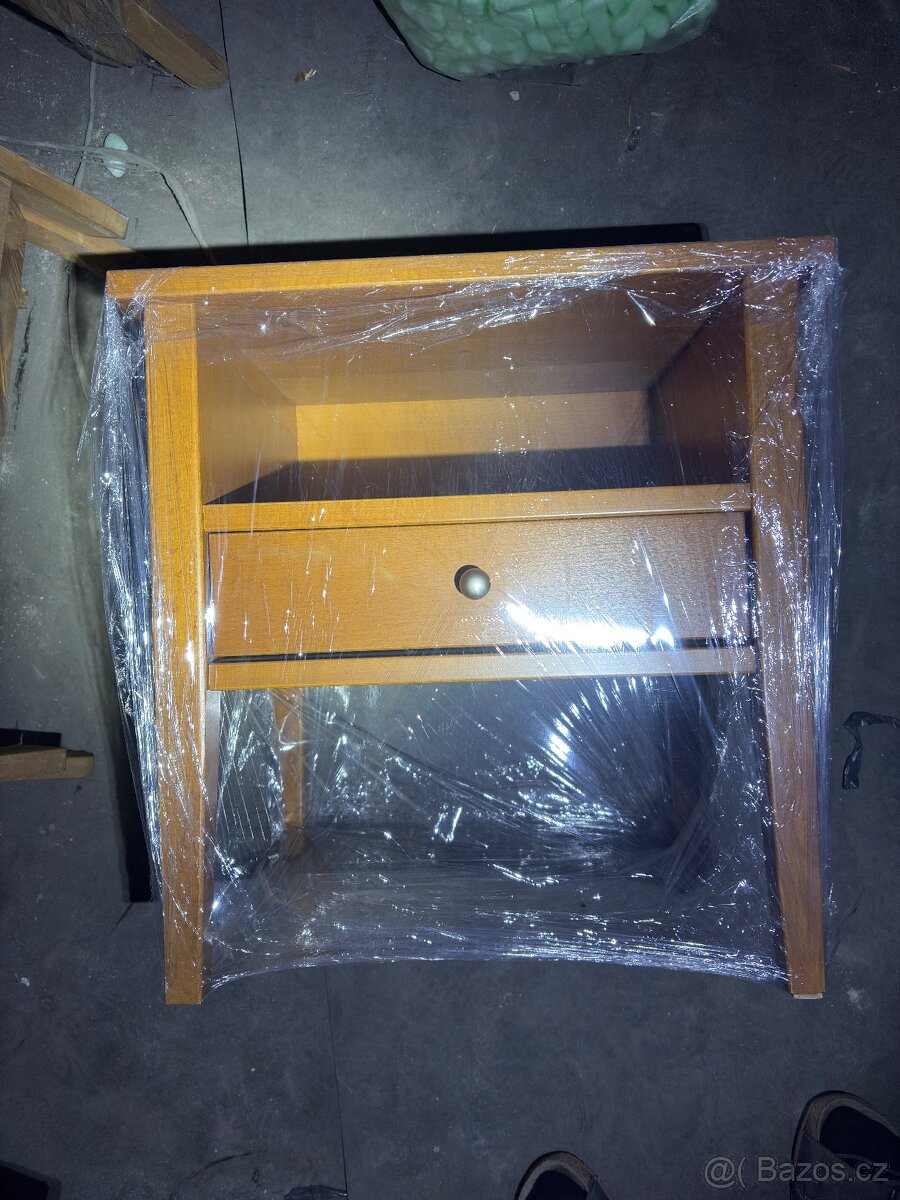 Manželská dřevěná postel 180x200. Původní cena 36tis. - 5