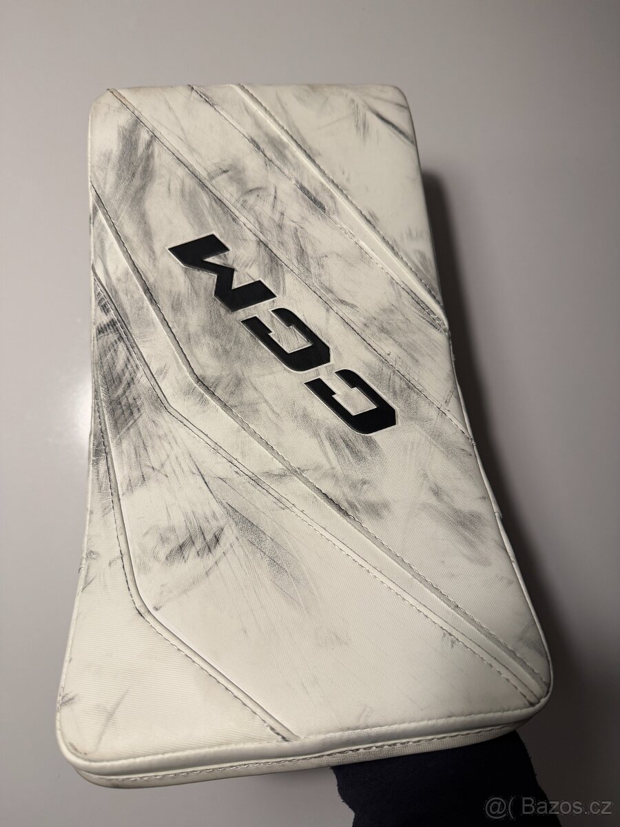 Lapačka CCM Axis F9, vyrážečka Eflex 6.9. - 5