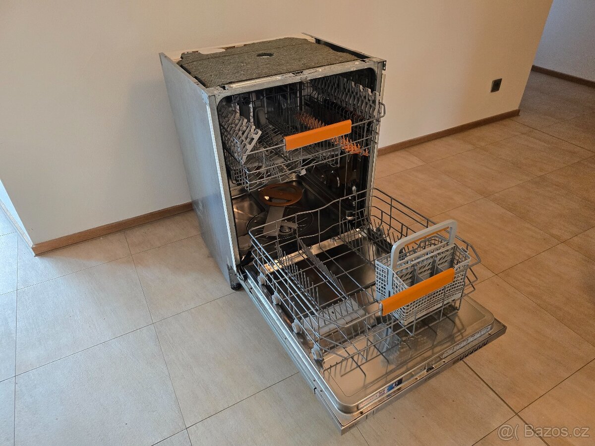 Myčka Elektrolux ESL67070R - 5