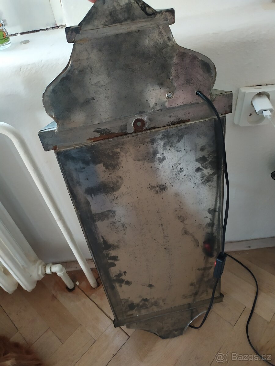 Prosklenná závěsná skříňka - 5