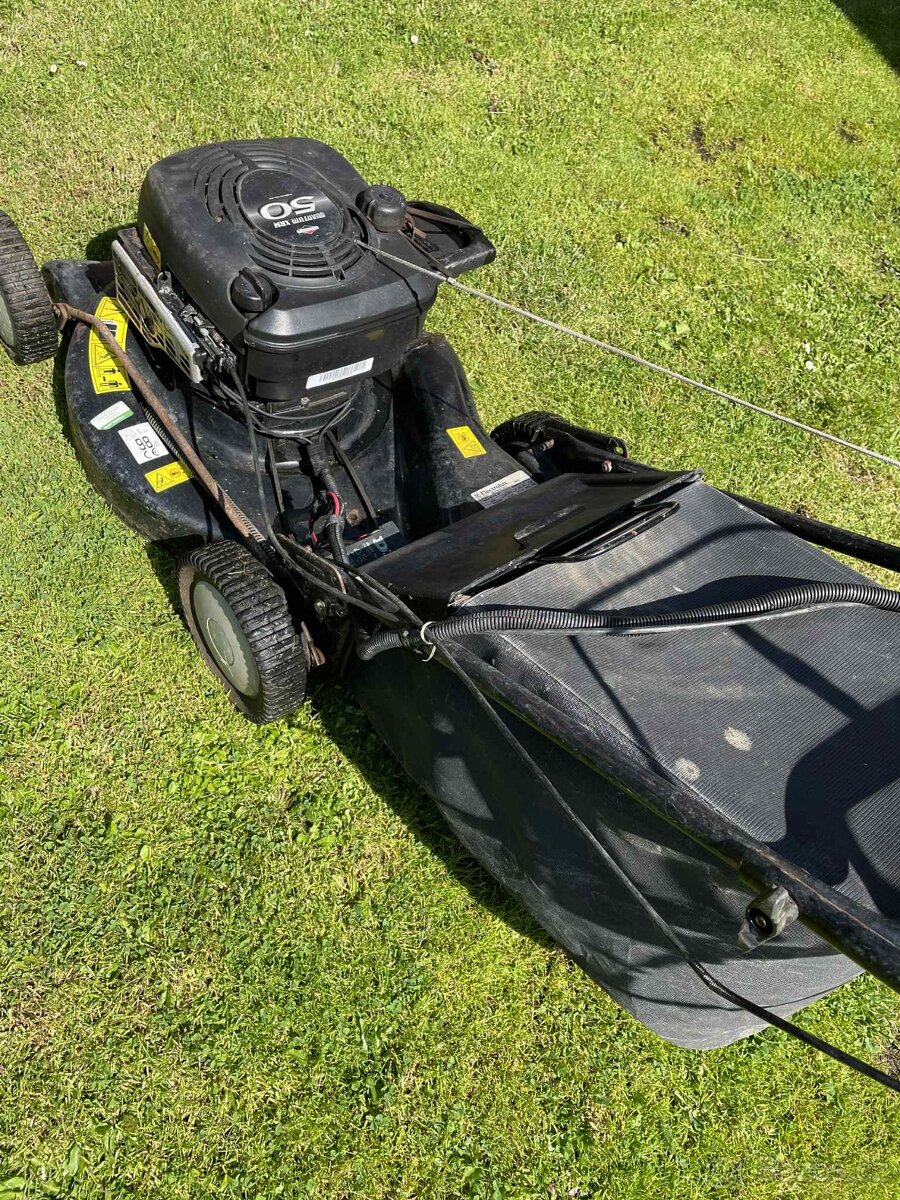 BENZÍNOVÁ SEKAČKA S POJEZDEM - 5