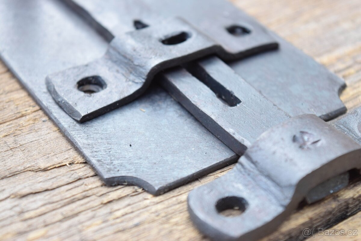 Kovaná petlice, kované panty, kované kliky atd. - 5