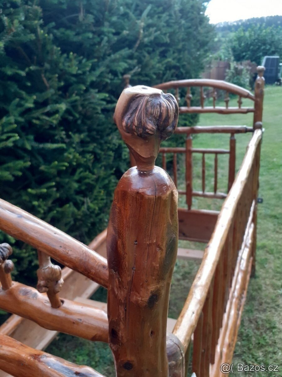 Starožitná dřevěná postel - 5