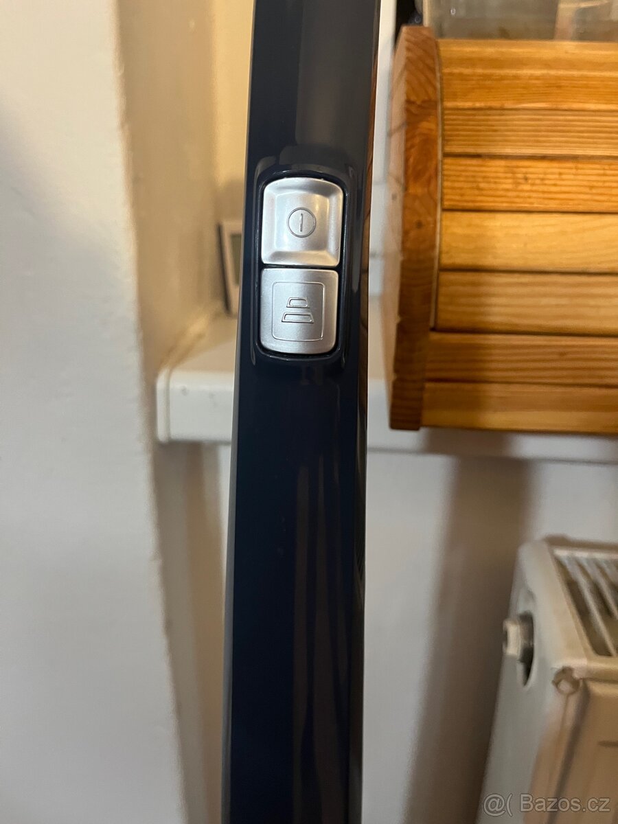 AKU tyčový vysavač Elektrolux - 5