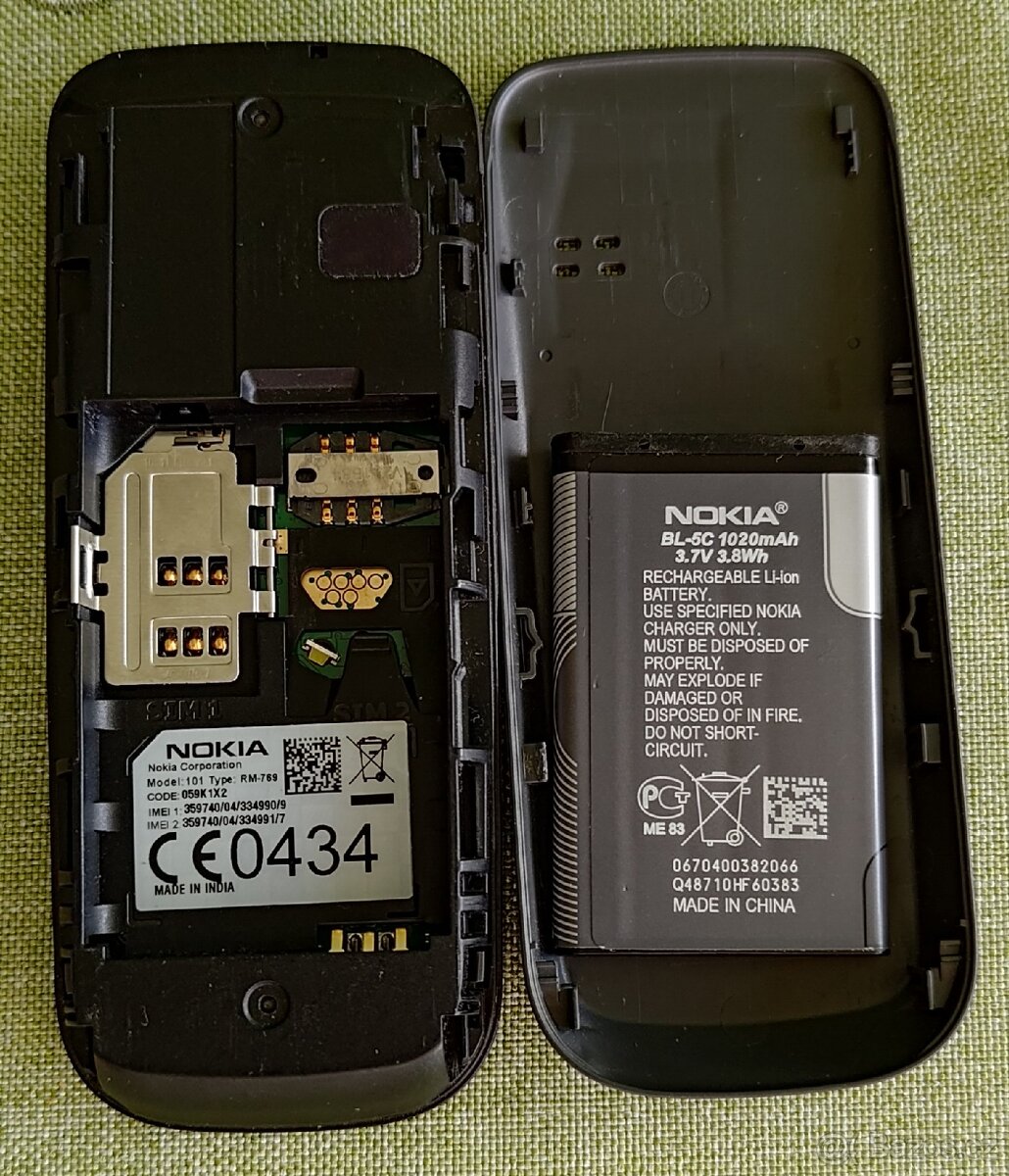 Nokia tlačítkové telefony 3 kusy - 5