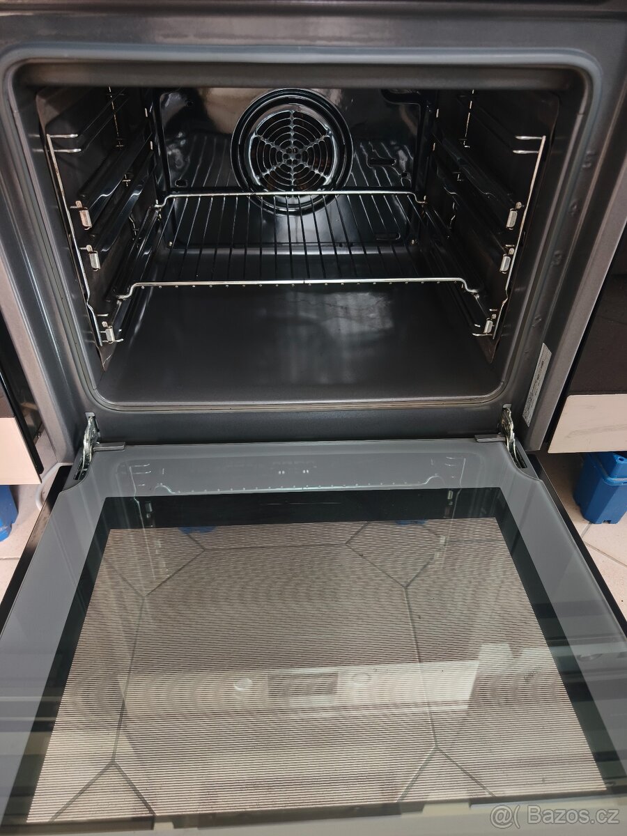 Německá vestavba Bosch HBA43T350, 3x teleskopy, krásná - 5