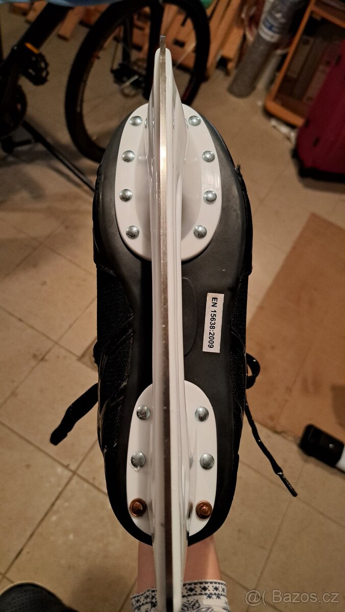 Prodám pánské lední brusle Attack 500 - U9 CROWNED - 5