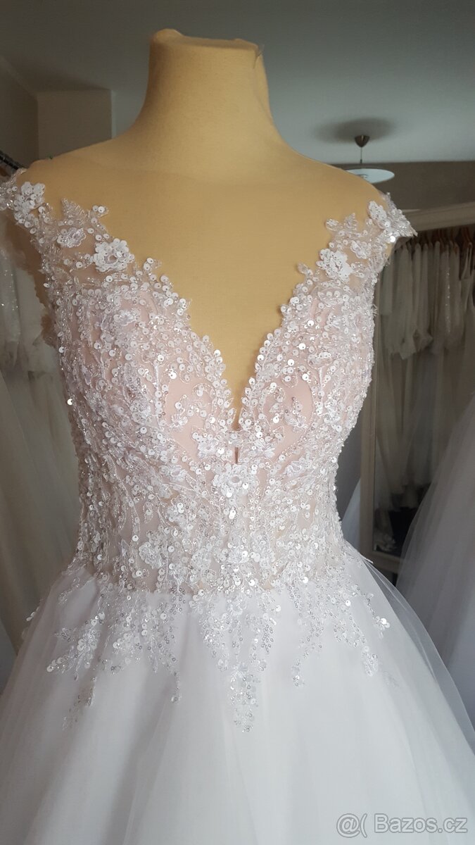 Bílé svatebni šaty - 5