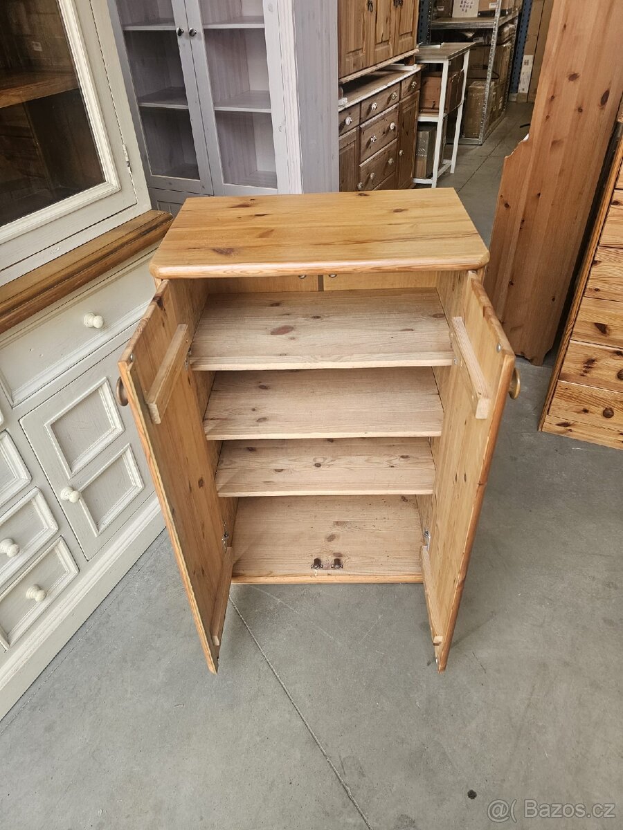 MASIVNÍ SKŘÍŇKA -- KOMODA - 5