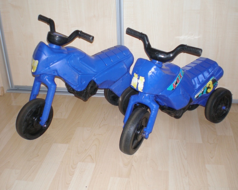 odrážedlo veliká motorka, 2 ks modré motorky, žlutá traktor - 5
