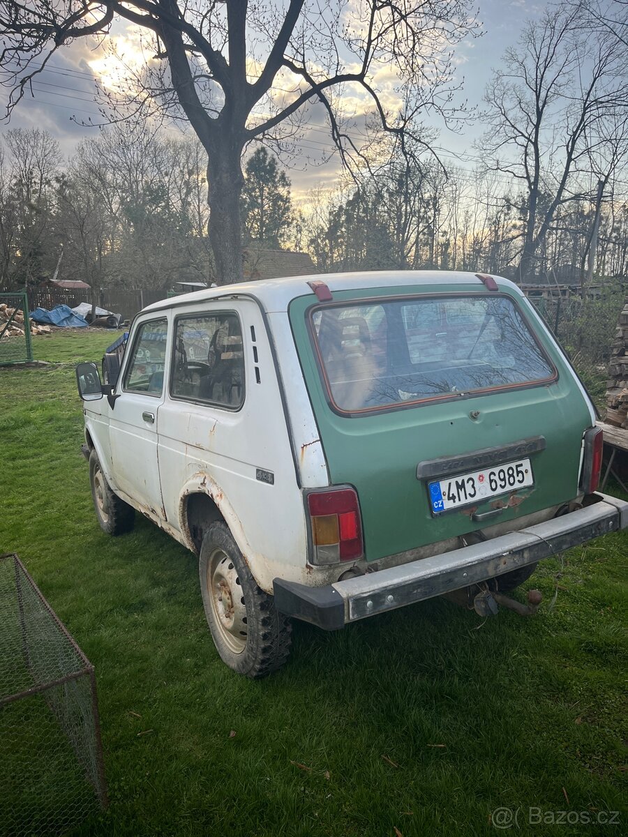 2x Lada Niva + kastle - 5