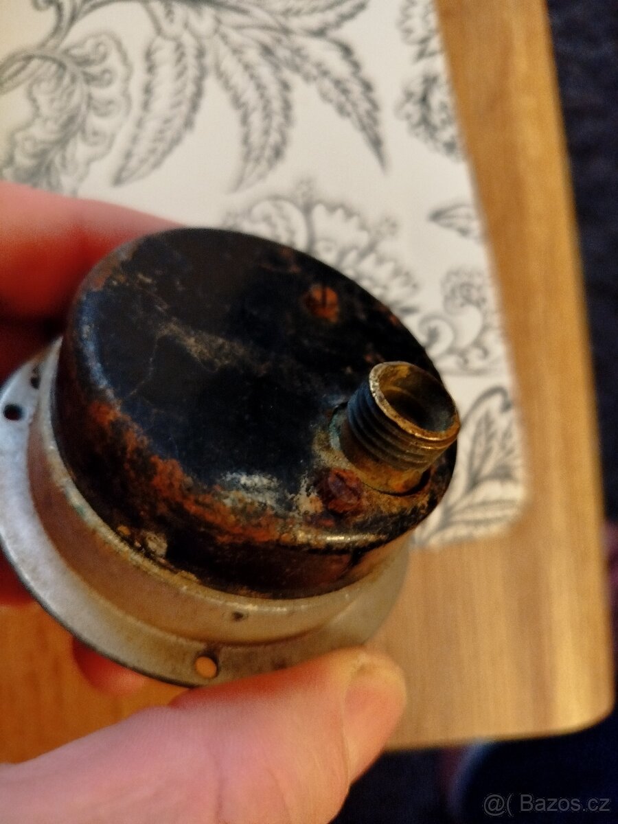 Starý měřič tlaku oleje - 5