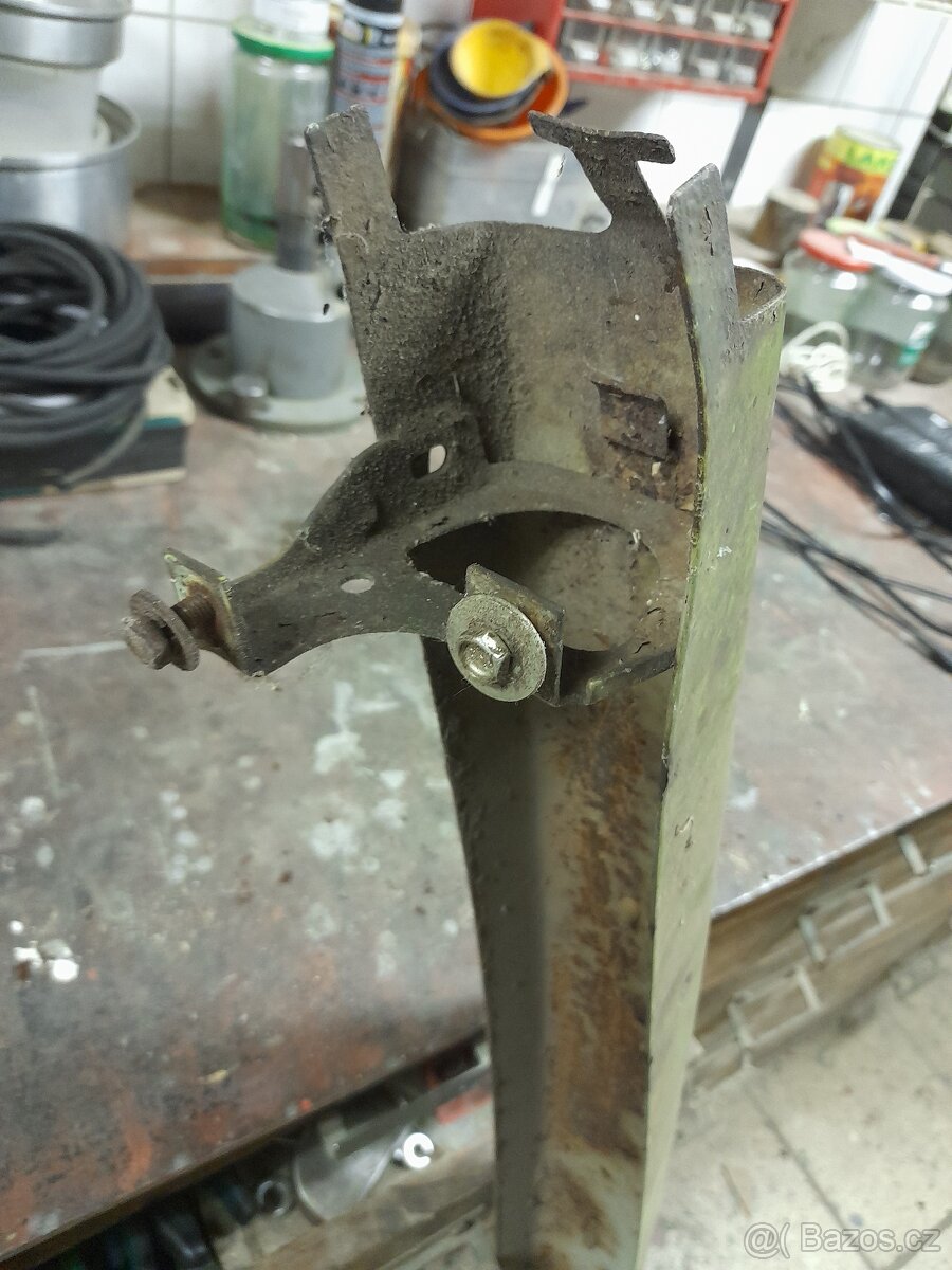 TRABANT 601 ZADNÍ NÁRAZNÍK HRANATÝ. - 5