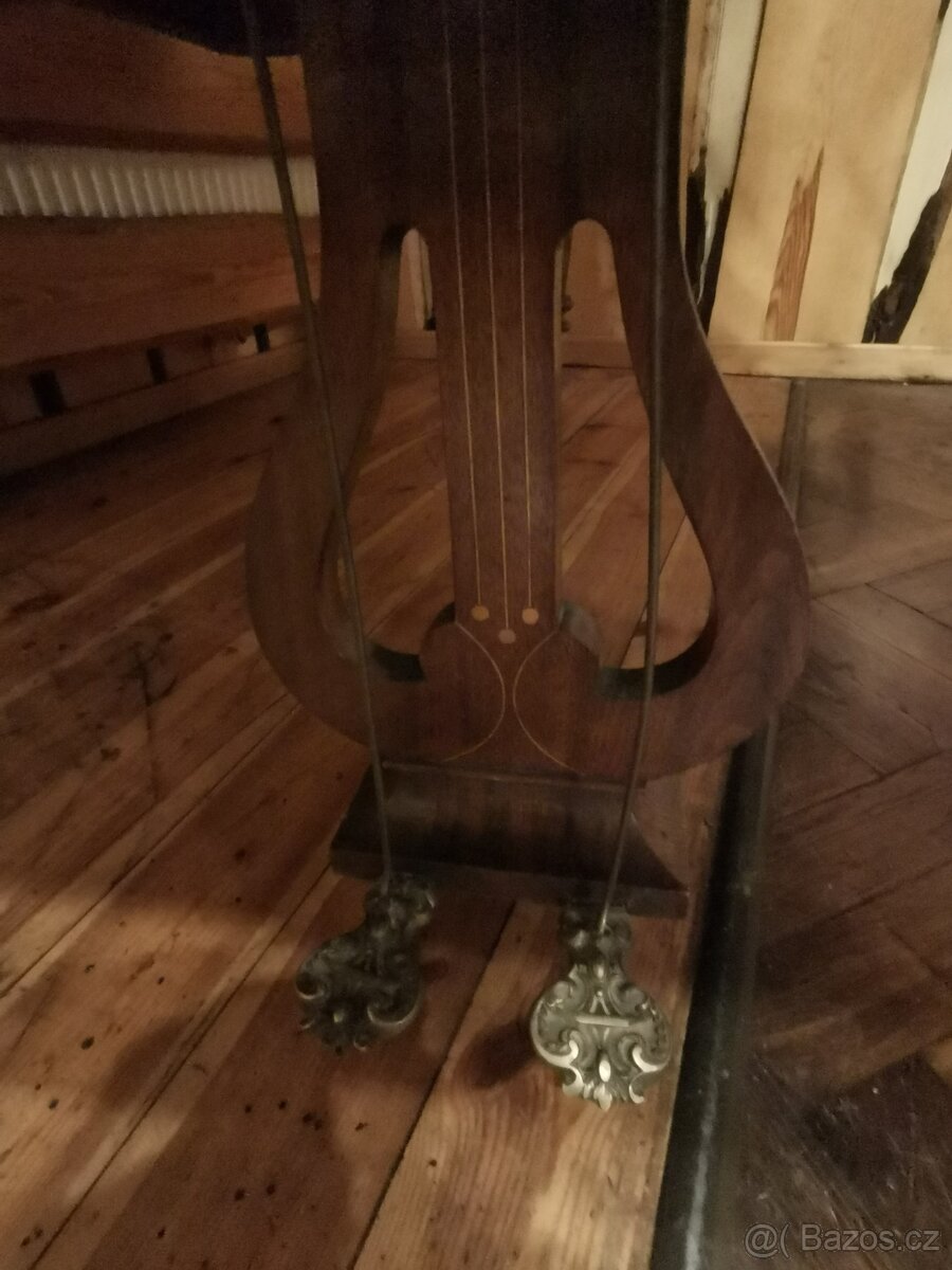 Klavírní křídlo. - 5