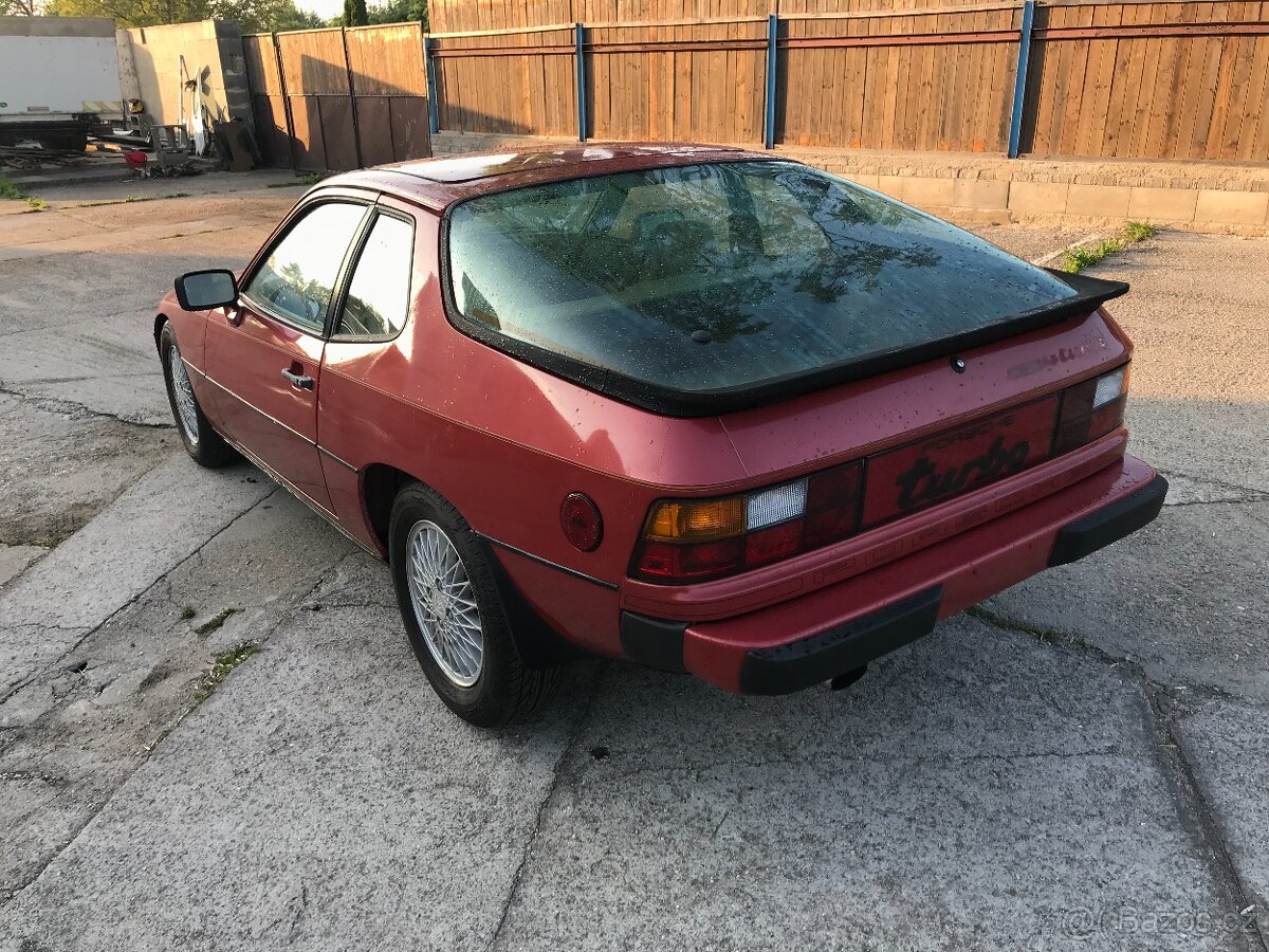 PORSCHE 924 TURBO - 5