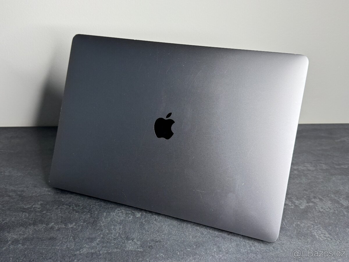 MacBook Pro 15'' 2019 / i7 / 32GB / 256GB SSD - DPH - 5
