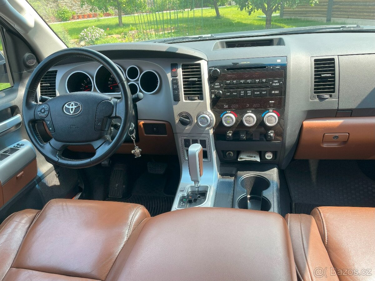 TUNDRA 4WD Limited, Double Cab, V8
