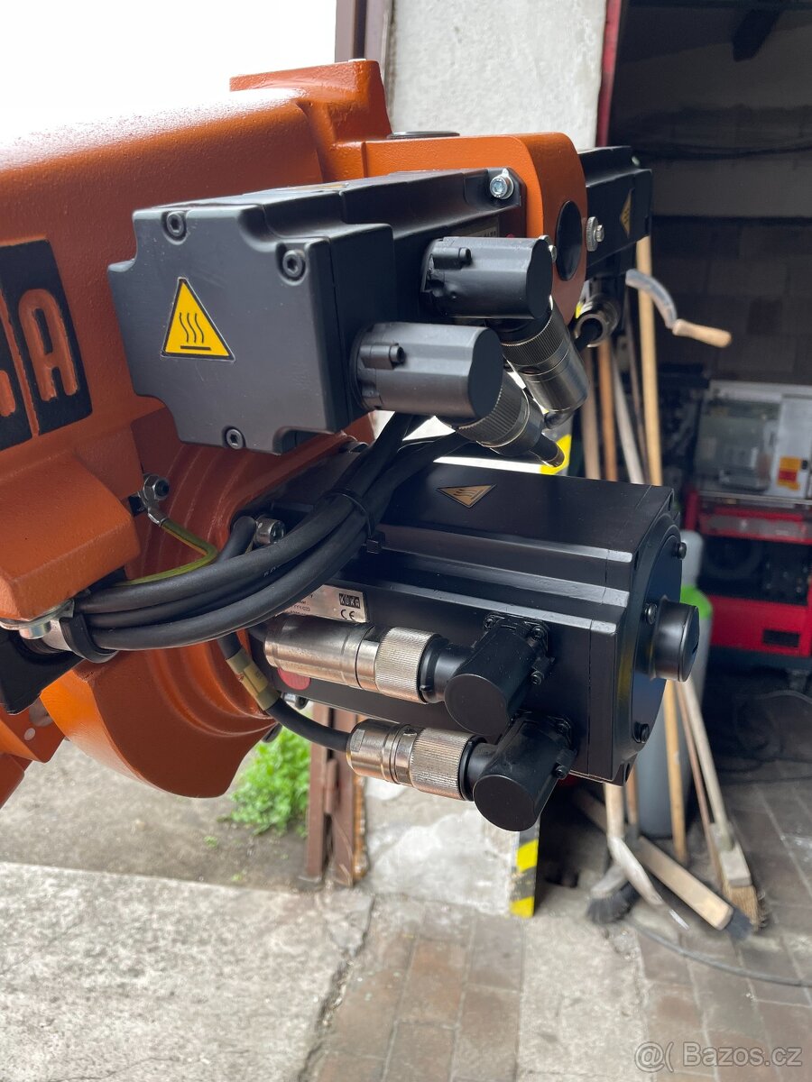 Repasovaný robot Kuka do výrobní linky - 5