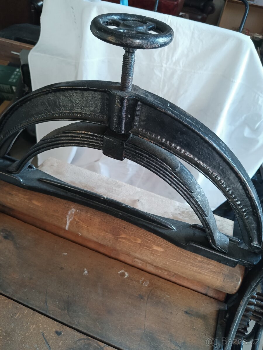 Starožitný krásný mandl, mechanicky v pořádku - 5