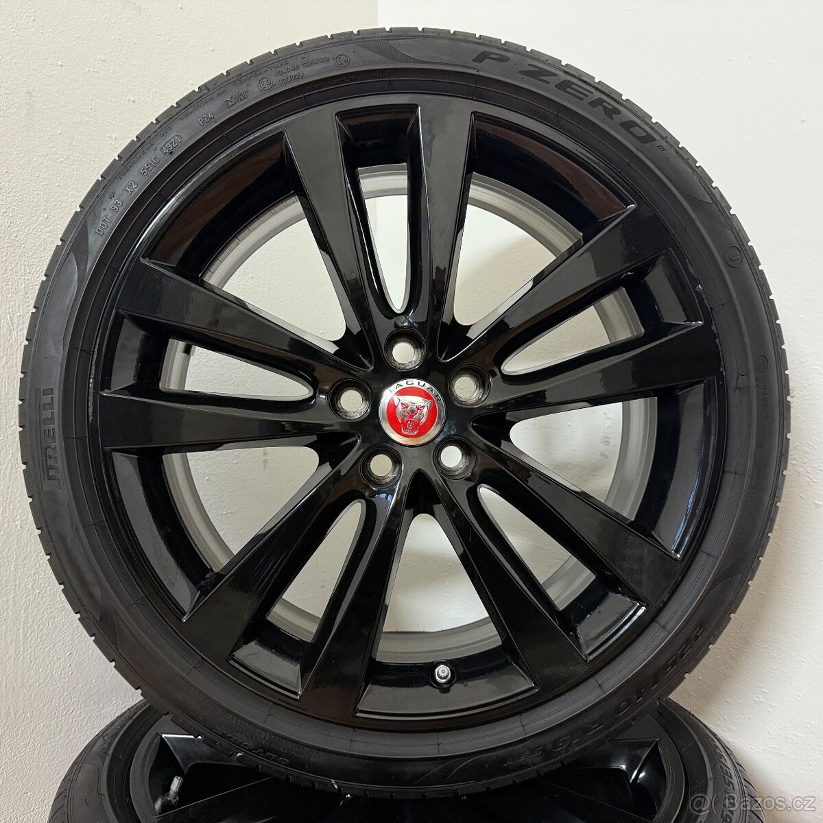 DVOUROZMĚRNÁ JAGUAR XE 5x108 R19+LETNÍ PNEU 6mm - 5