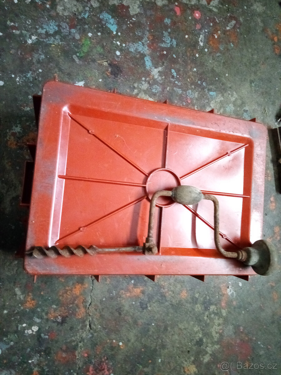 Staré ruční vrtáky dekorace - 5