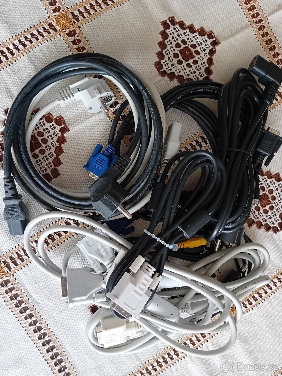 Různé kabely, DVI,VGA,audio,síťové,rozbočky audio - 5