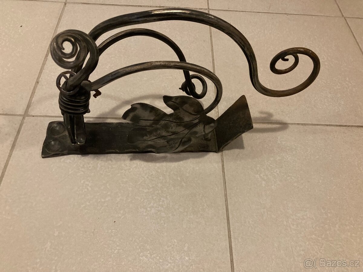 kovový stojan na víno - 5