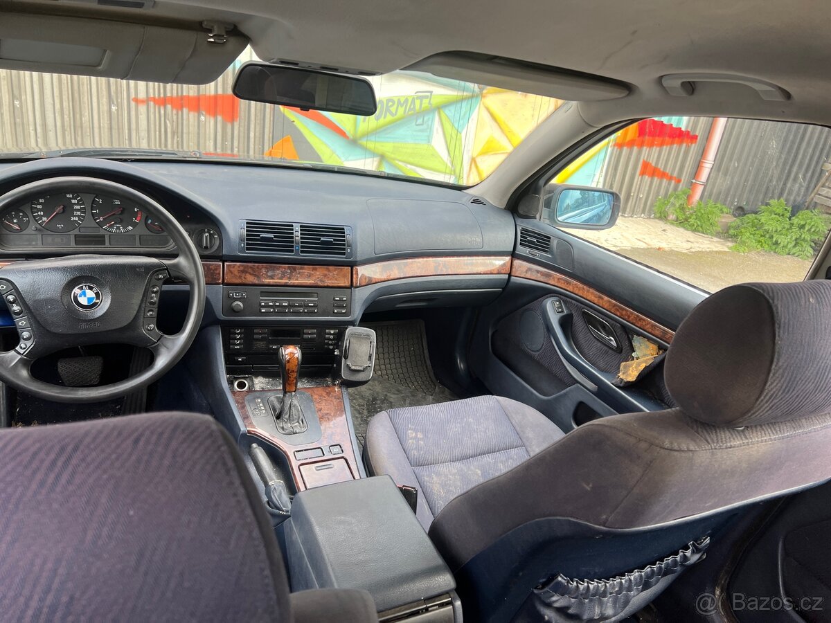BMW E39 523iA - 5