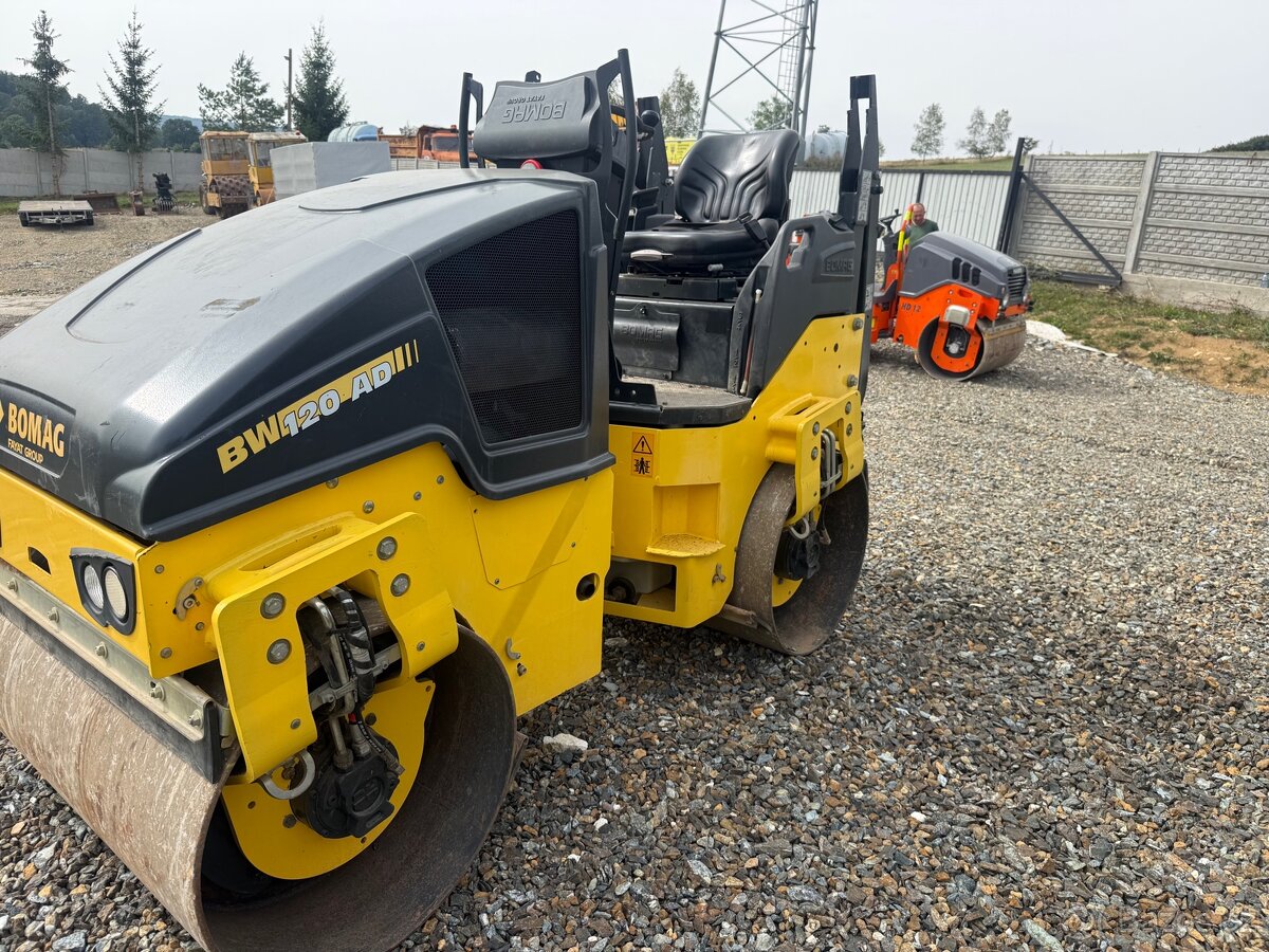 Vibrační válec Bomag BW120 - 5