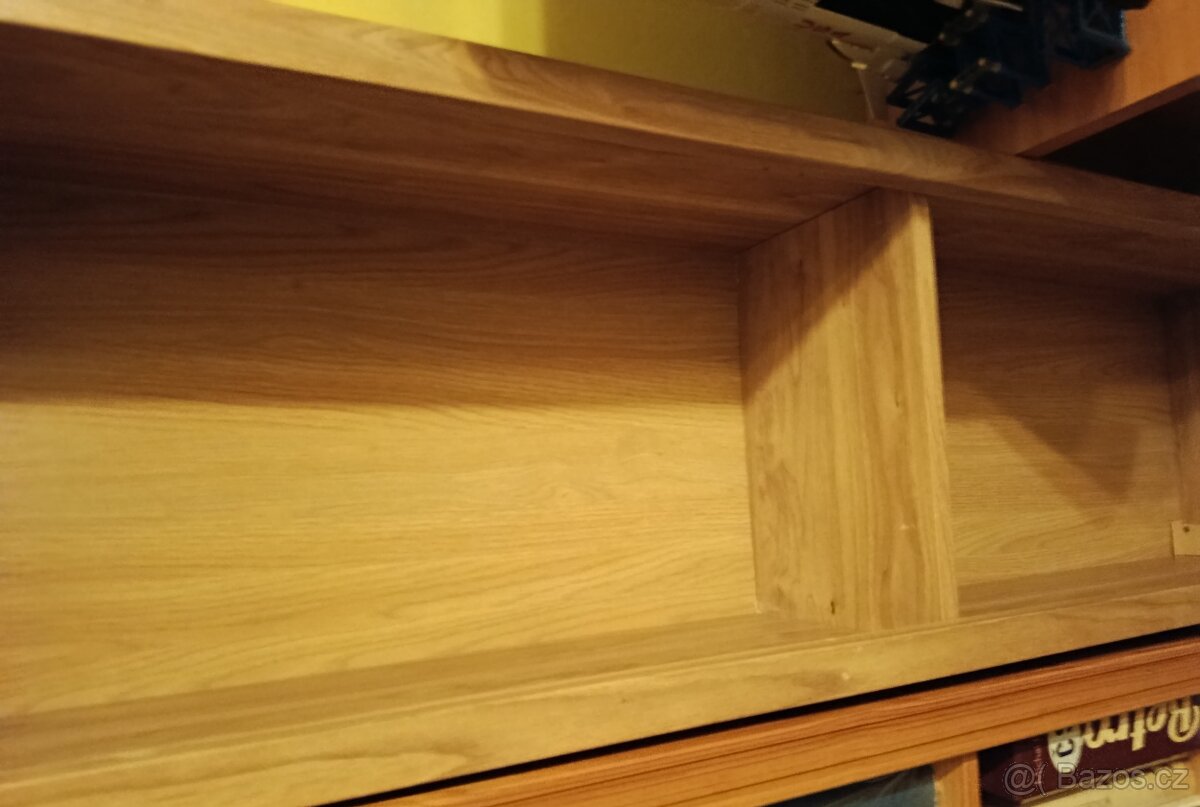 Vysoká skříňka do koupelny a polička na zeď - 5