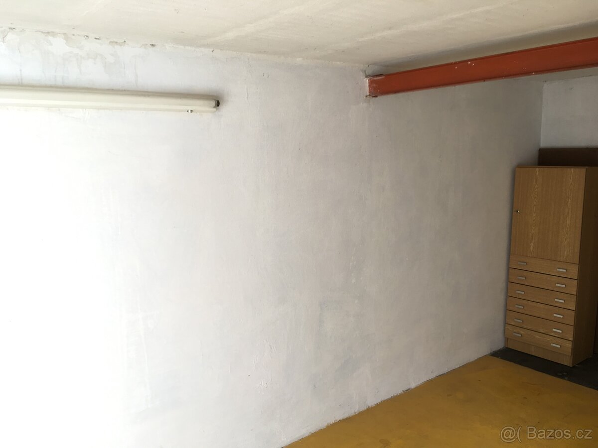 Pronájem řadové garáže - 5