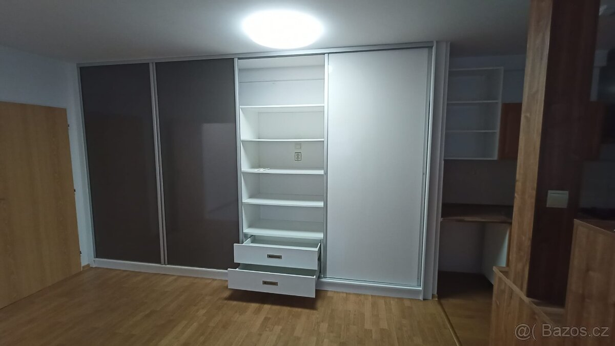 Vestavěná skříň - 5