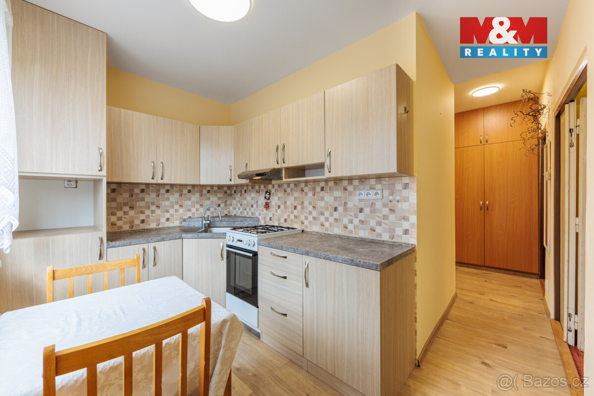 Prodej bytu 3+1, 69 m², Nová Role, ul. 1. máje - 5