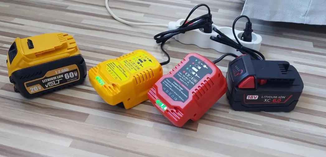 Mini nabíječka 230V, pro Aku Milwaukee M18V, nová. - 5