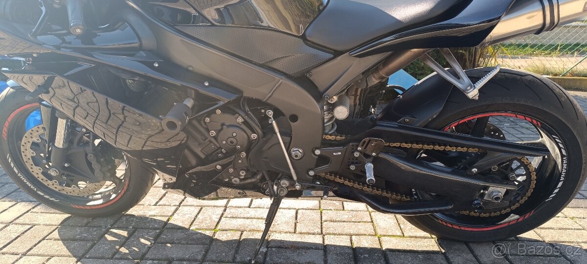 Yamaha R1 - 5