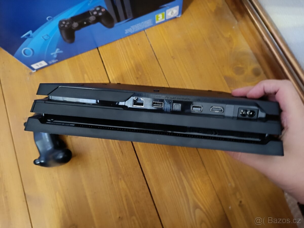 PS4 Pro 1TB, originál ovladač, komplet balení / PlayStation - 5