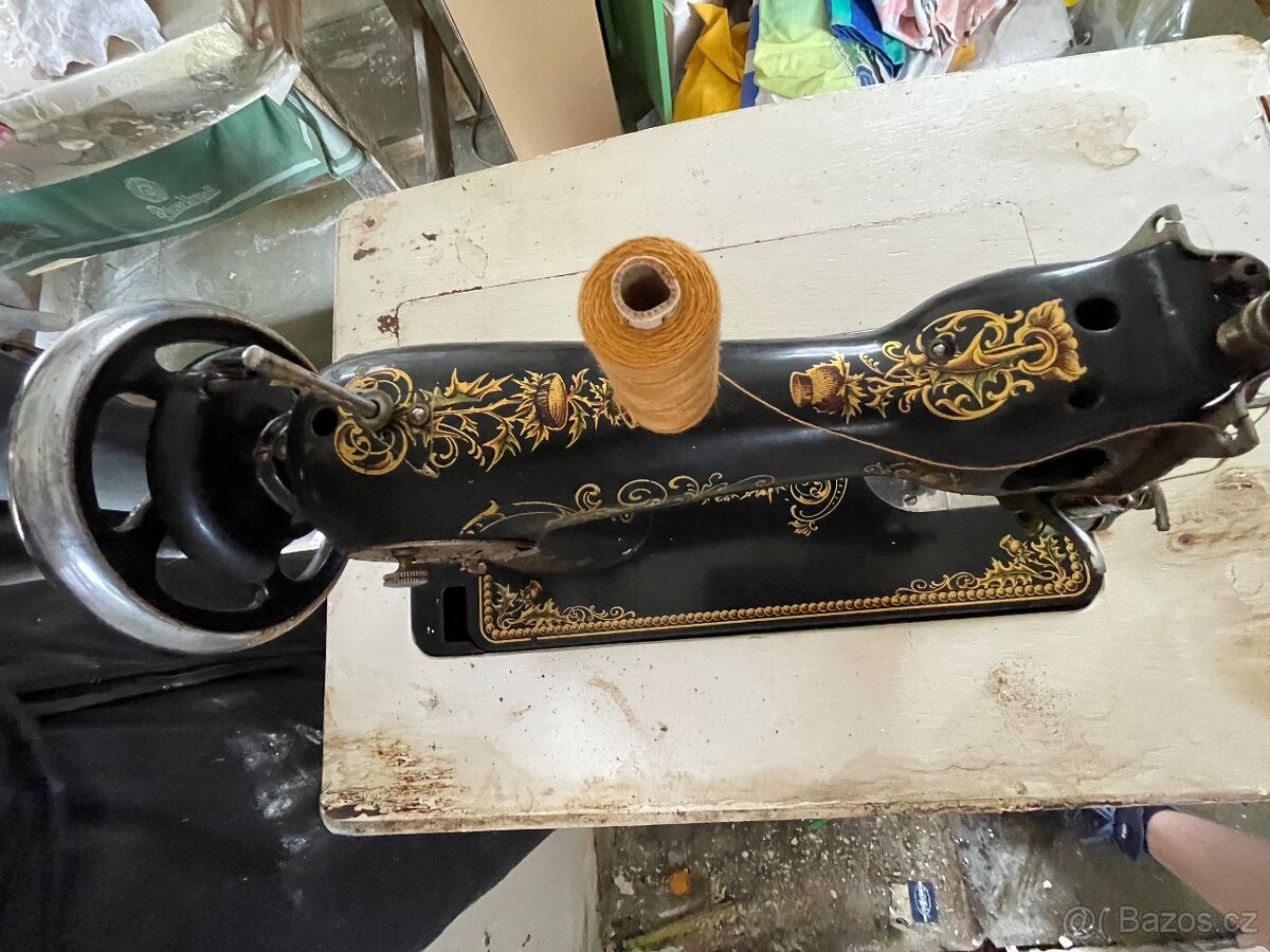 Starožitný šicí stroj ROYAL - 5