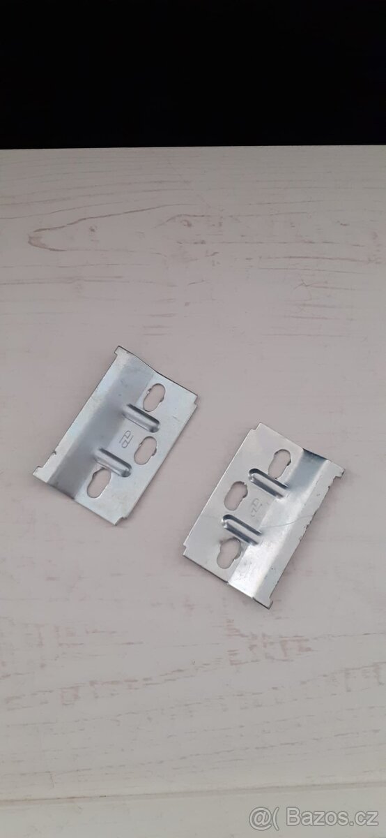 Závěsná vitrína - 5