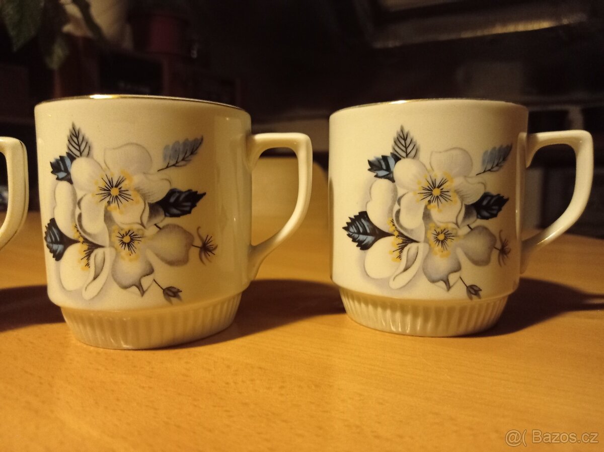 Prodám 4 retro hrnky s květinovým motivem - 5