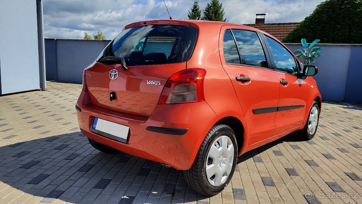 Toyota Yaris 1,0i - 51kw. HEZKÝ STAV - 1 MAJITEL. EURO 4 - 5