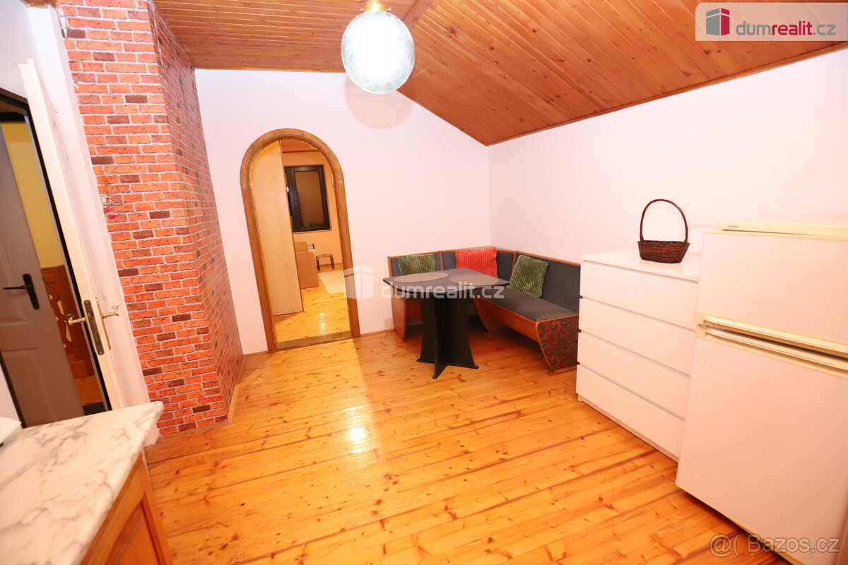 Krásný slunný útulný byt 1+1 v prvním patře cihlové vily v K - 5