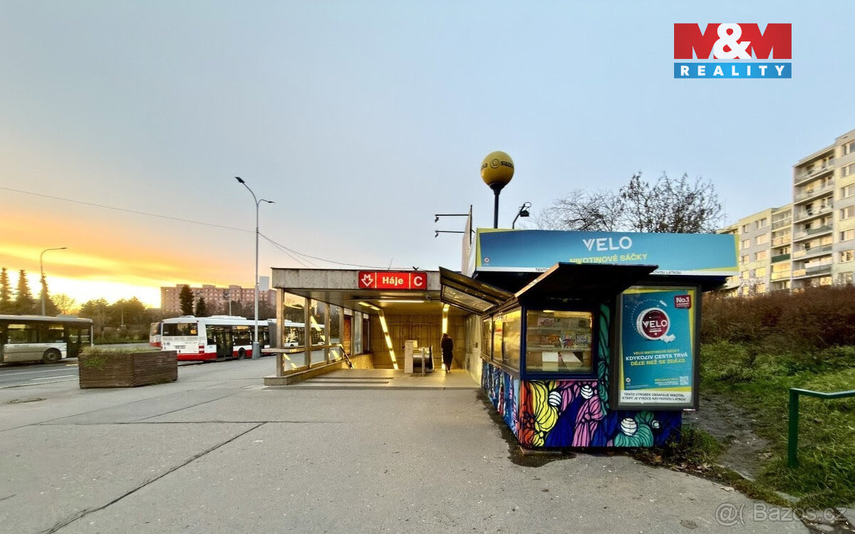 Prosperující trafika přímo u vstupu do metra, Praha 4 - Háje - 5